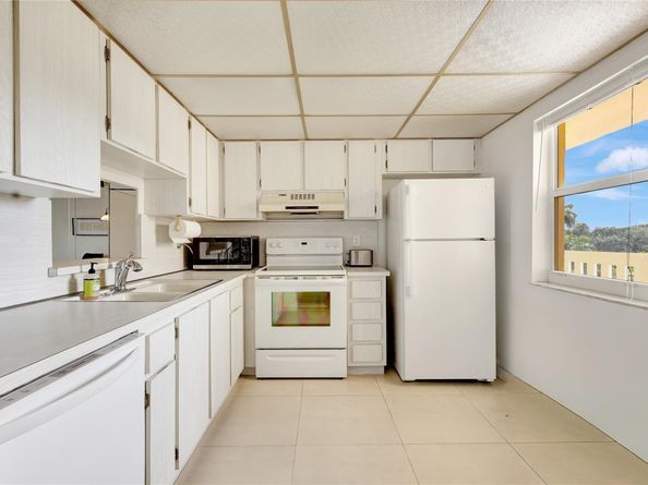 301 SE 3rd St 309, Dania Beach FL 33004