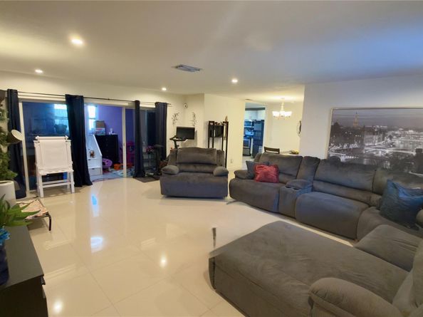 8421 NW 21st Ct, Sunrise FL 33322