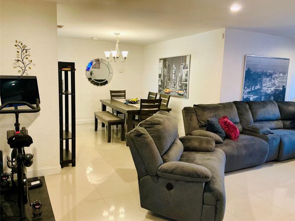 8421 NW 21st Ct, Sunrise FL 33322