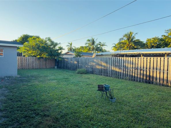 8421 NW 21st Ct, Sunrise FL 33322