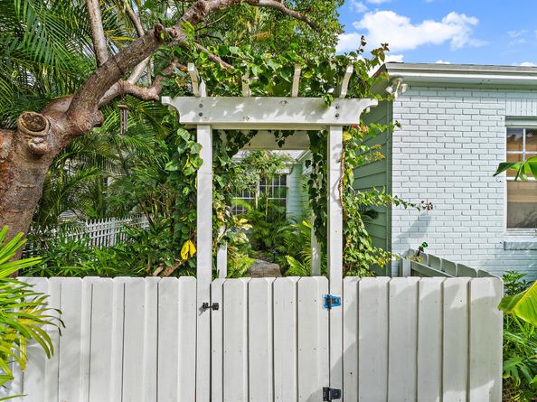 219 33rd Street, West Palm Beach FL 33407