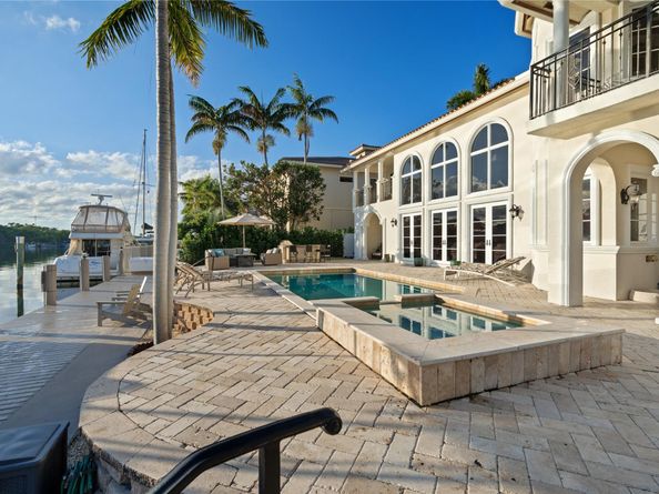 2833 NE 32nd St, Lighthouse Point FL 33064