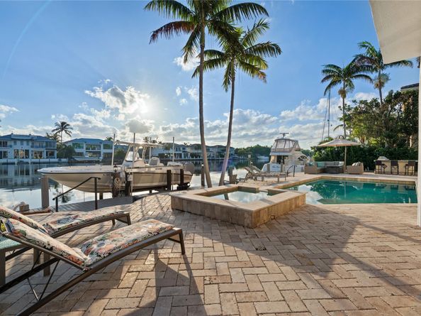 2833 NE 32nd St, Lighthouse Point FL 33064