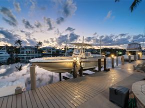 2833 NE 32nd St, Lighthouse Point FL 33064