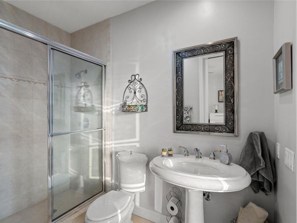 2833 NE 32nd St, Lighthouse Point FL 33064