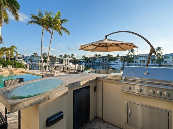 2833 NE 32nd St, Lighthouse Point FL 33064