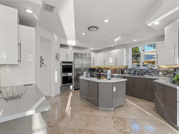 2833 NE 32nd St, Lighthouse Point FL 33064