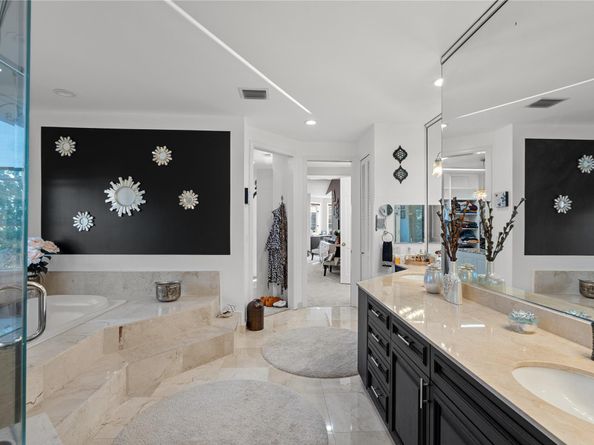 2833 NE 32nd St, Lighthouse Point FL 33064