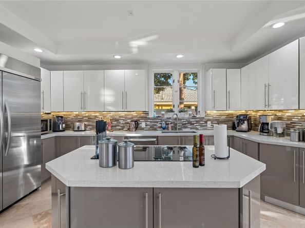 2833 NE 32nd St, Lighthouse Point FL 33064