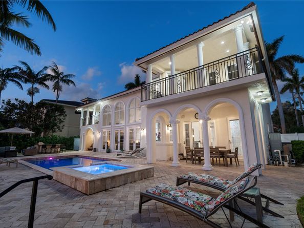 2833 NE 32nd St, Lighthouse Point FL 33064