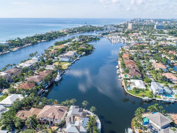 2833 NE 32nd St, Lighthouse Point FL 33064