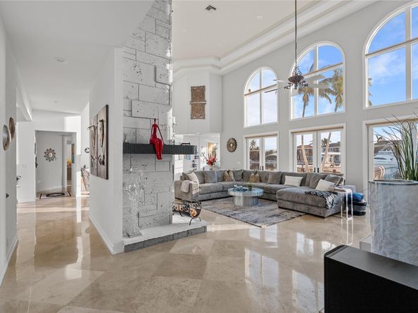 2833 NE 32nd St, Lighthouse Point FL 33064