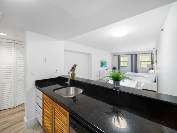 834 Ocean Drive 406, Miami Beach FL 33139