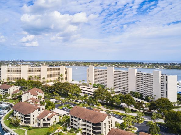 136 Lakeshore Drive 211, North Palm Beach FL 33408