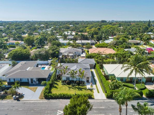 338 Alhambra Place, West Palm Beach FL 33405