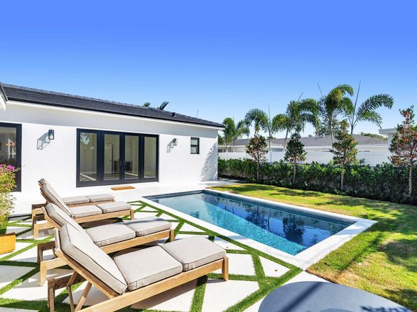 338 Alhambra Place, West Palm Beach FL 33405