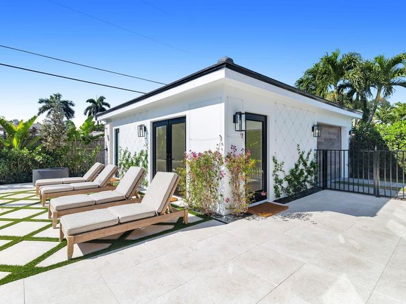 338 Alhambra Place, West Palm Beach FL 33405