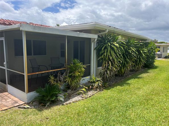 1271 NW 44th St, Deerfield Beach FL 33064