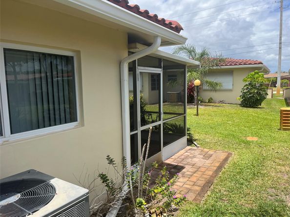 1271 NW 44th St, Deerfield Beach FL 33064