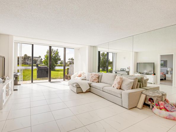 4272 Deste Court 106, Lake Worth FL 33467