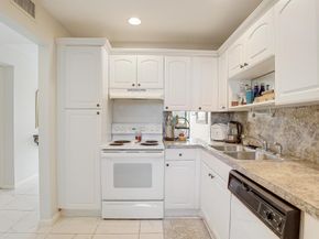 4272 Deste Court 106, Lake Worth FL 33467