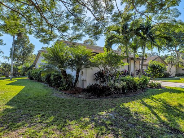 2260 Seagrape Cir, Coconut Creek FL 33066