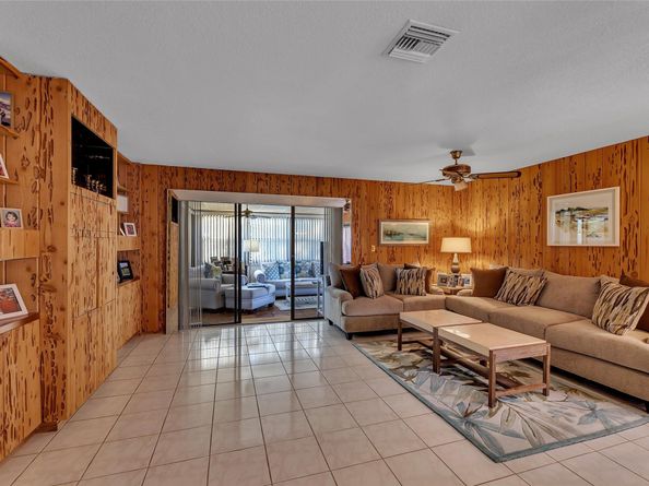 2260 Seagrape Cir, Coconut Creek FL 33066