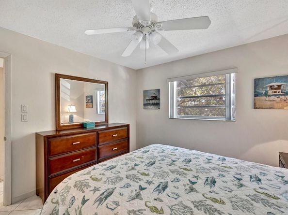 4270 NW 40th St 302, Lauderdale Lakes FL 33319