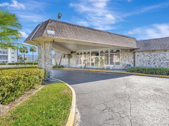 4270 NW 40th St 302, Lauderdale Lakes FL 33319