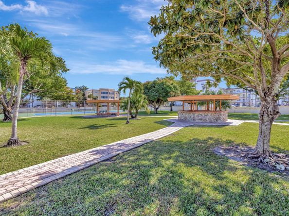 4270 NW 40th St 302, Lauderdale Lakes FL 33319