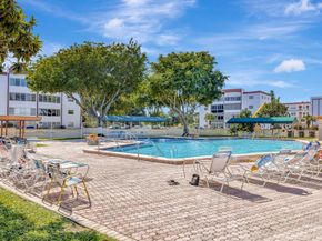 4270 NW 40th St 302, Lauderdale Lakes FL 33319