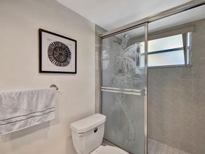 4270 NW 40th St 302, Lauderdale Lakes FL 33319