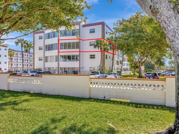 4270 NW 40th St 302, Lauderdale Lakes FL 33319