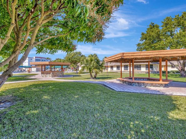 4270 NW 40th St 302, Lauderdale Lakes FL 33319
