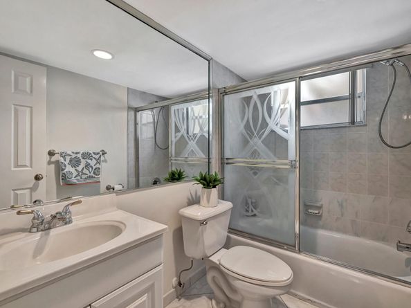 4270 NW 40th St 302, Lauderdale Lakes FL 33319