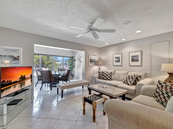 4270 NW 40th St 302, Lauderdale Lakes FL 33319