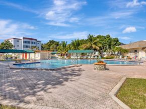 4270 NW 40th St 302, Lauderdale Lakes FL 33319