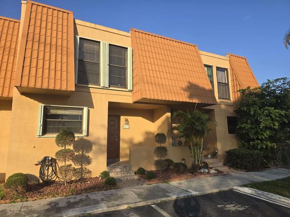 9111 Orchid Tree Ln 135, Pembroke Pines FL 33024