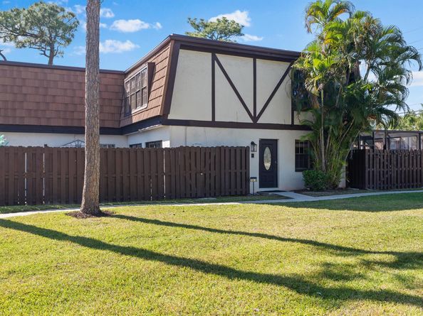 154 Weybridge Circle B, Royal Palm Beach FL 33411