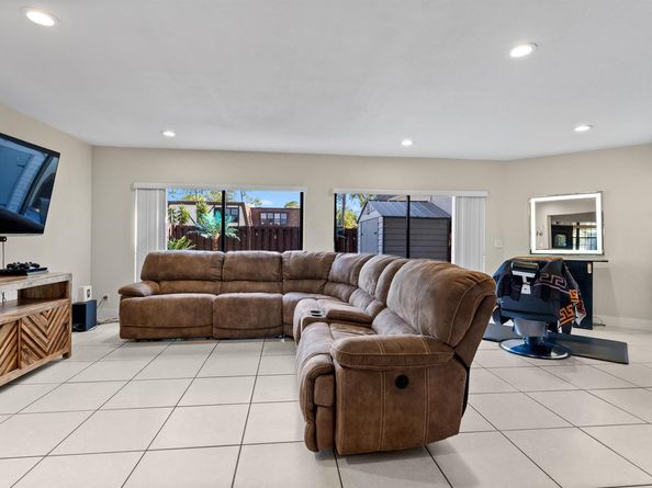154 Weybridge Circle B, Royal Palm Beach FL 33411