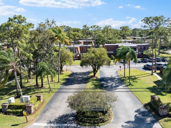 154 Weybridge Circle B, Royal Palm Beach FL 33411