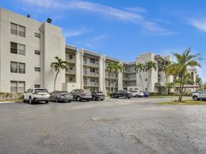 9340 Lagoon Pl 209, Davie FL 33324