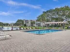 9340 Lagoon Pl 209, Davie FL 33324