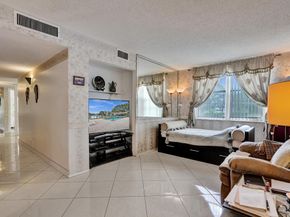 9340 Lagoon Pl 209, Davie FL 33324