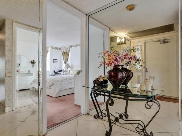 9340 Lagoon Pl 209, Davie FL 33324