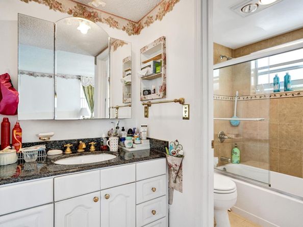 9340 Lagoon Pl 209, Davie FL 33324