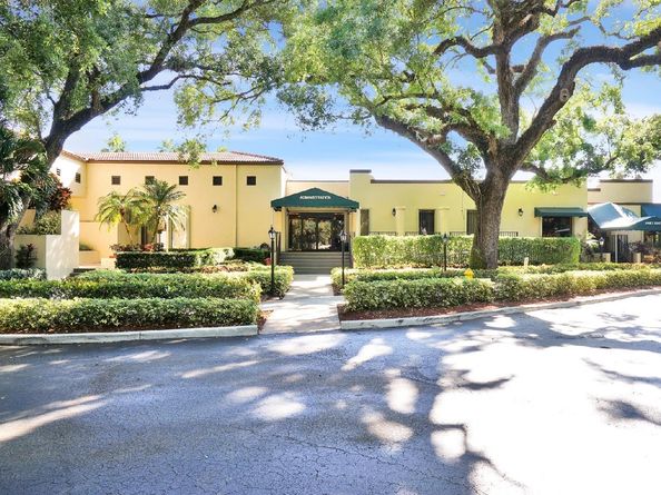 9340 Lagoon Pl 209, Davie FL 33324