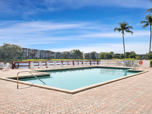 9340 Lagoon Pl 209, Davie FL 33324