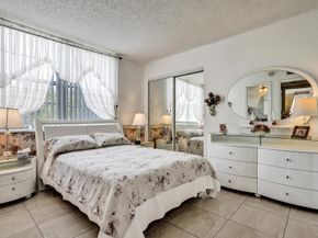 9340 Lagoon Pl 209, Davie FL 33324