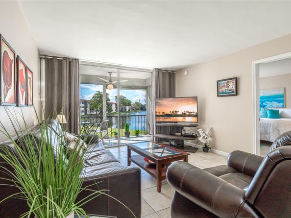 411 S Hollybrook Dr 203, Pembroke Pines FL 33025